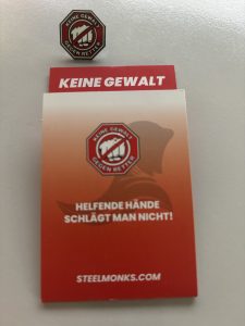 Steelmonks Pin Keine Gewalt gegen Retter auf roter Karte – Symbol gegen Gewalt an Einsatzkräften