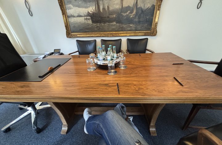 Alltag als Mutter beim Notartermin zum Hausverkauf in Köln