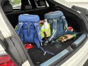 Bauchschmerzen nach der Trennung – Schulranzen im Auto zwischen Terminen