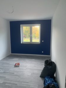 Fabis blaues Kinderzimmer im neuen Haus nach Trennung mit Kindern.
