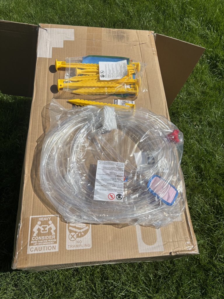 Zubehör Hüpfburg mit Schläuchen und Befestigung im Karton