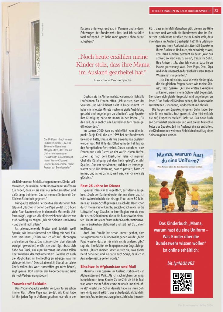 Magazinartikel über Frauen in der Bundeswehr mit Darstellung einer Bundeswehr-Uniform an einer Garderobe und Bezug zum Kinderbuch