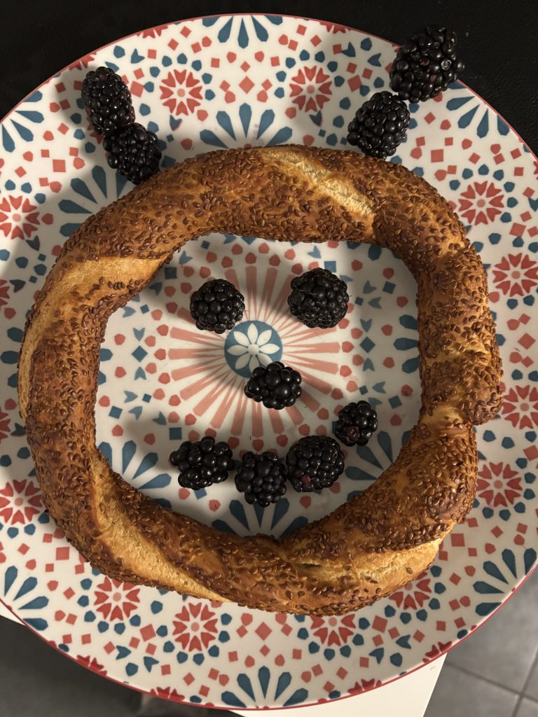 Alltag Soldatin Mama Snack zuhause mit Brombeeren