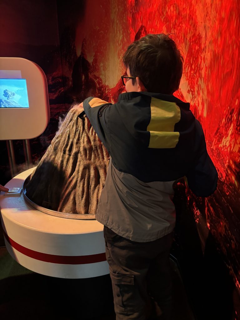 DinoXperience Königswinter mit Kindern letzter Bereich Vulkan