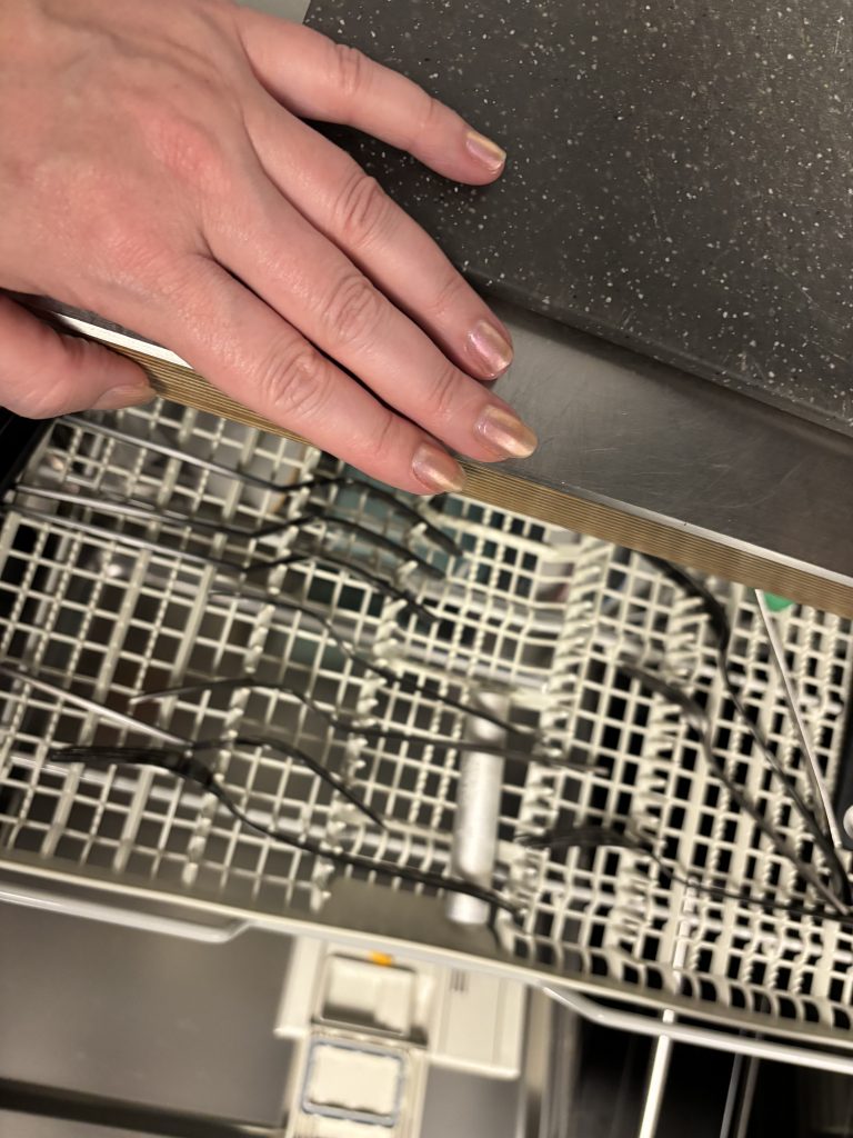 Essie Gel Couture Haltbarkeit im Alltag beim Haushalt