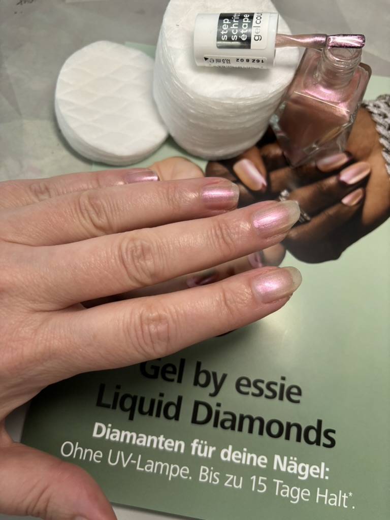 Essie Gel Couture Anwendung und Ergebnis auf den Nägeln