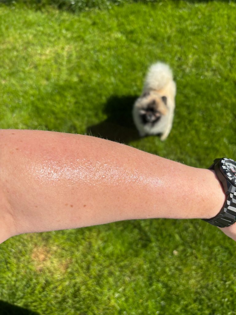 Garnier Sensitive Expert 50+ auf dem Arm aufgetragen