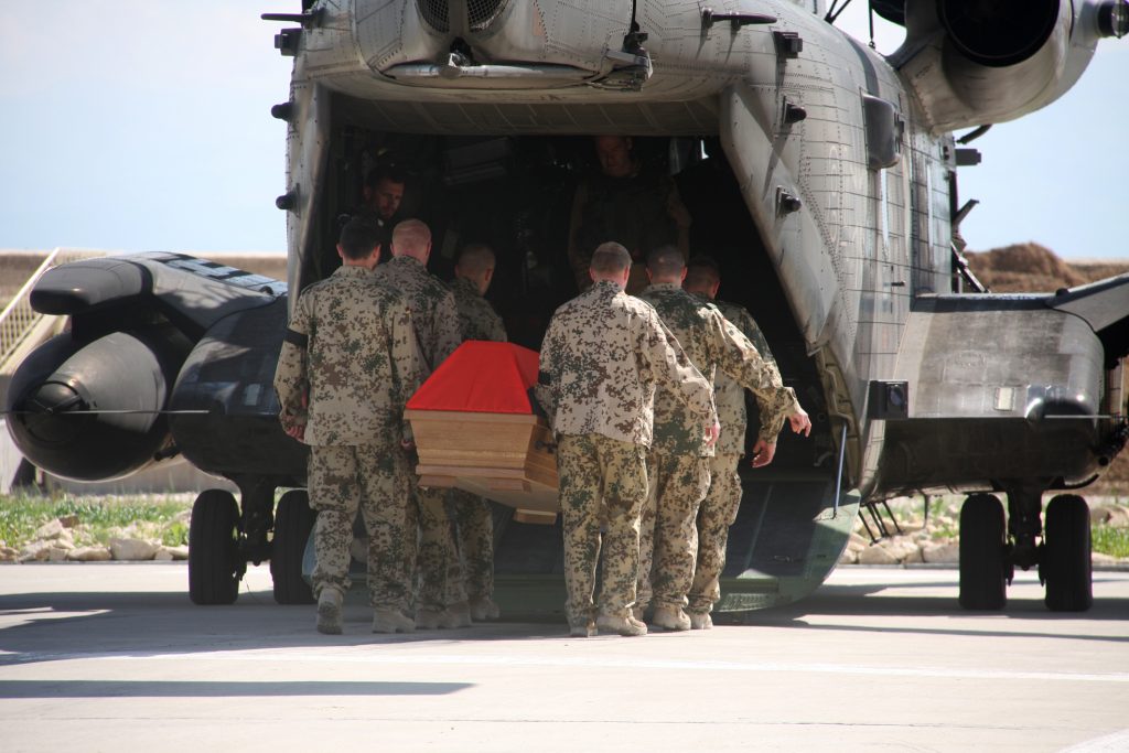 Sarg Bundeswehr Hubschrauber Afghanistan Karfreitagsgefecht
