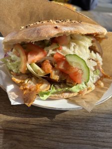 Essen beim Kebabhaus am Rhein gegenüber der DinoXperience Königswinter mit Kindern