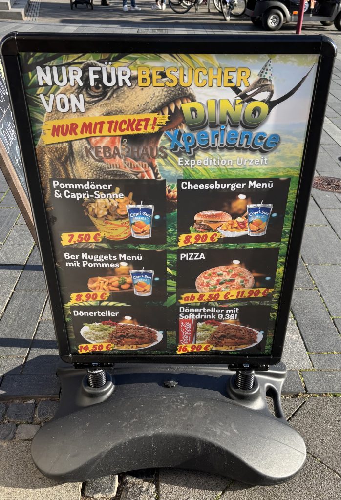 Menüangebot beim Kebabhaus am Rhein gegenüber der DinoXperience Königswinter
