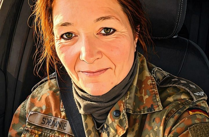 Mama Uniform im Familienalltag mit ehrlichen Kinderfragen