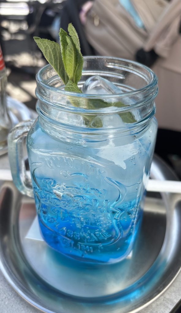 Blaues Getränk auf dem Stadtfest Euskirchen