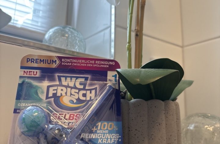 Verpackung von WC Frisch Selbst Aktiv Ozeanfrische im Badezimmer