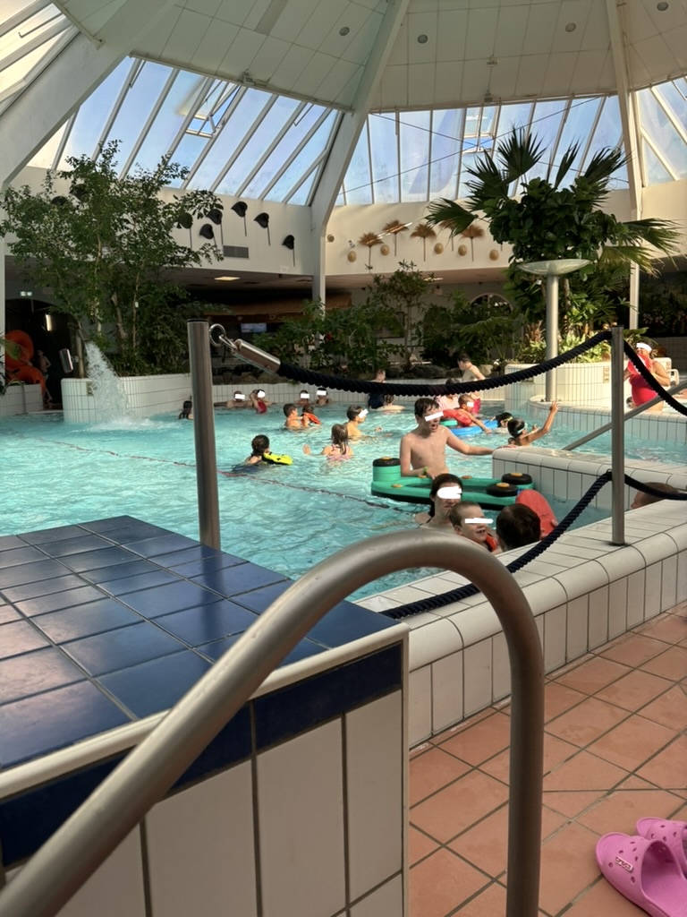 Kinderbereich im Aqua Mundo Center Parcs Eifel mit flacherem Wasser und Wasserspielen