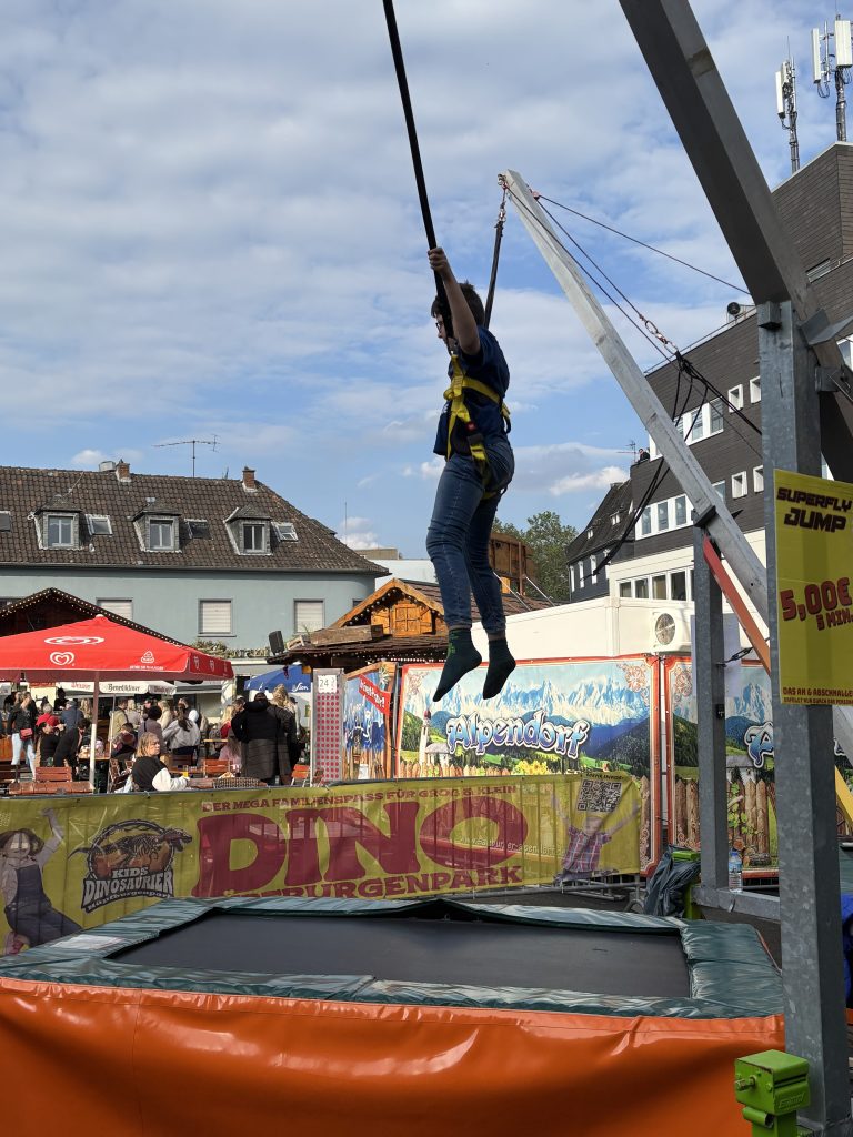 Bungee Trampolin auf der Donatus Maikirmes Euskirchen