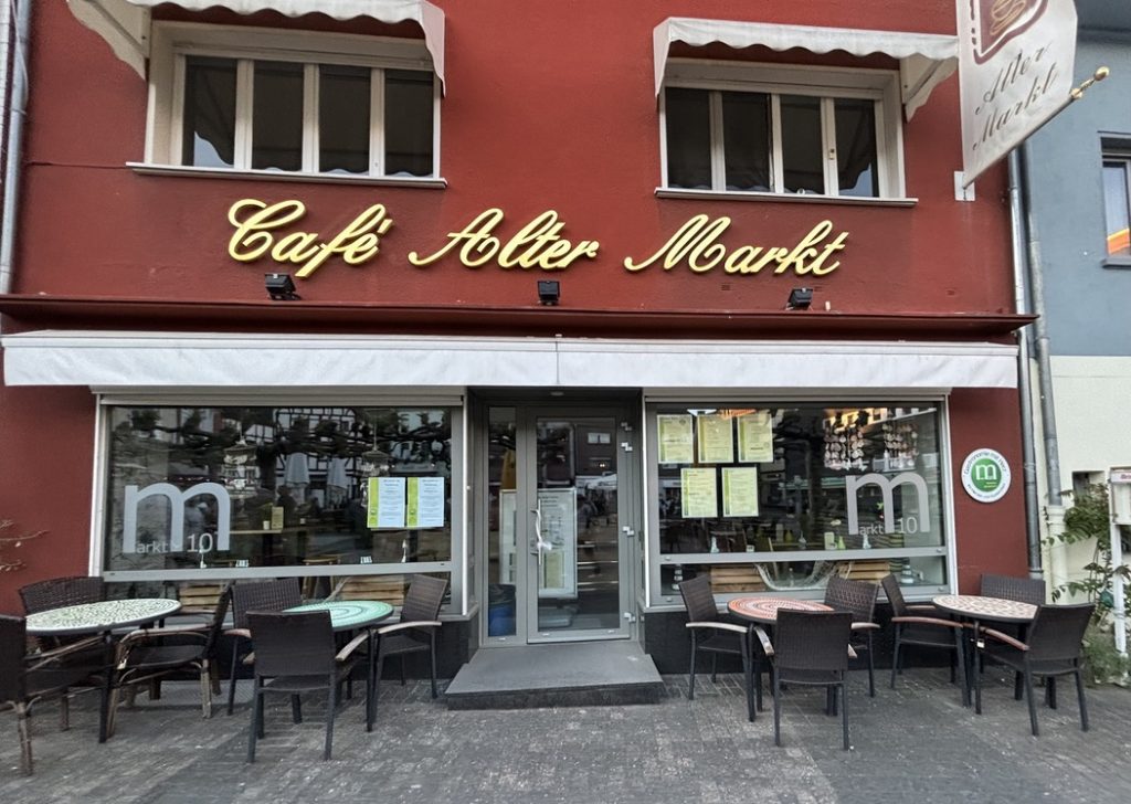 Café Markt 10 Euskirchen Außenbereich mit Sitzplätzen