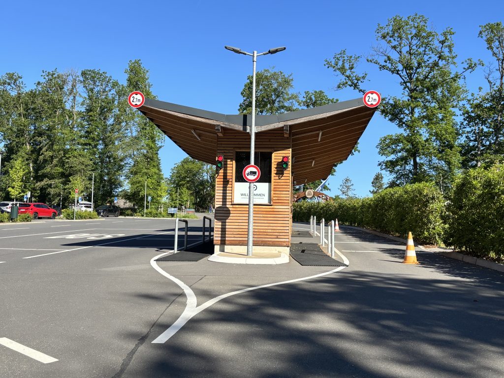 Check in Bereich im Center Parcs Eifel bei der Ankunft