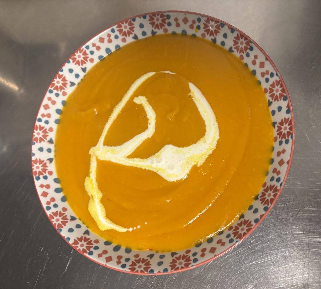 fertige Kürbissuppe Teller