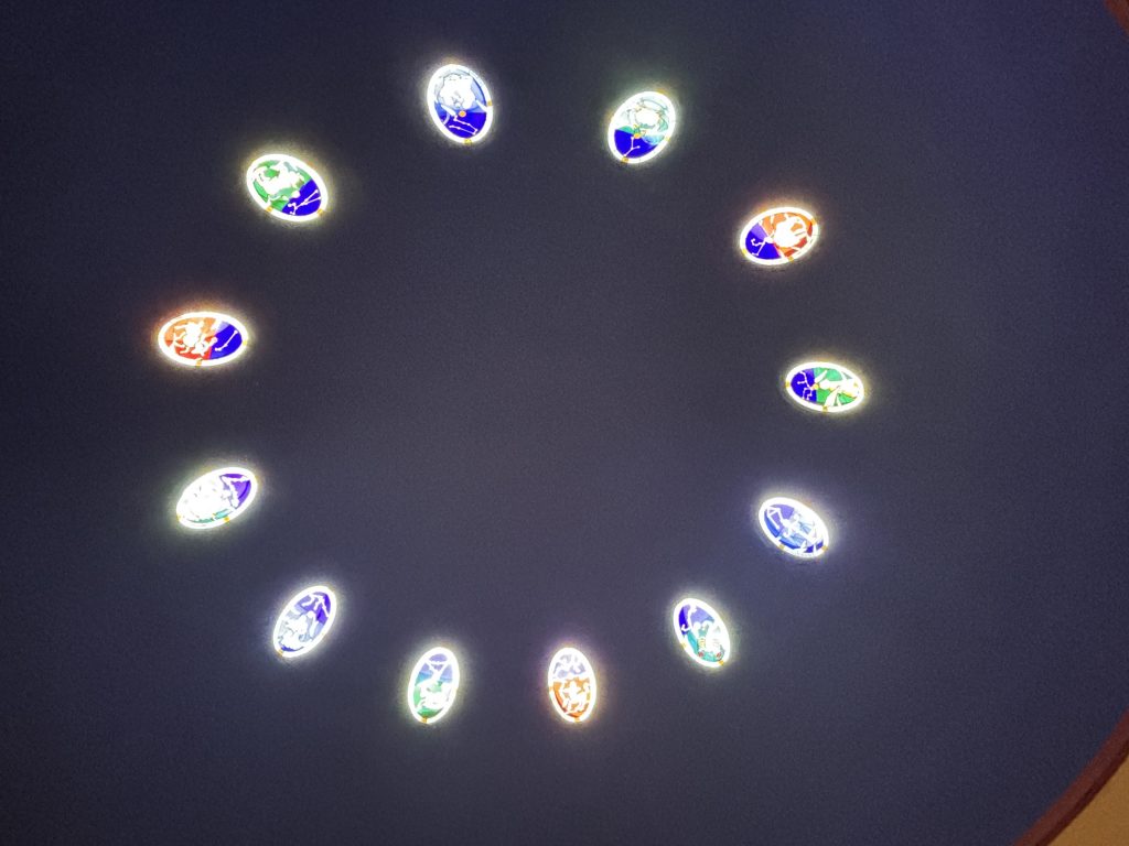 Kuppeldecke mit Sternzeichen in der Nibelungenhalle