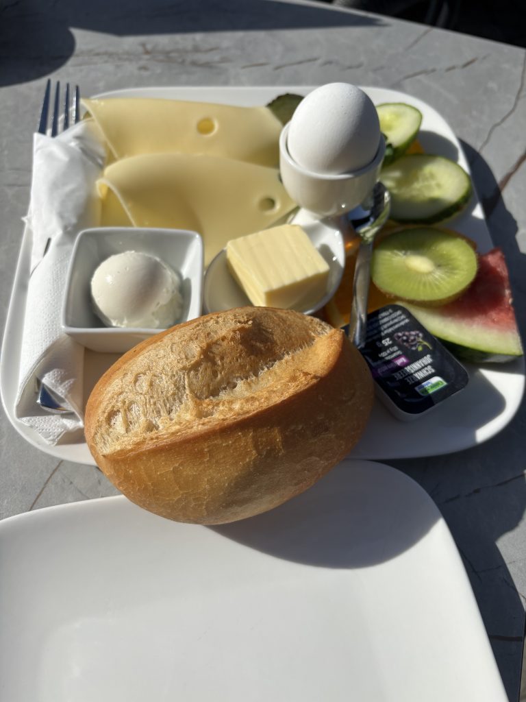 Frühstück im La Luna Euskirchen auf der Terrasse in der Sonne