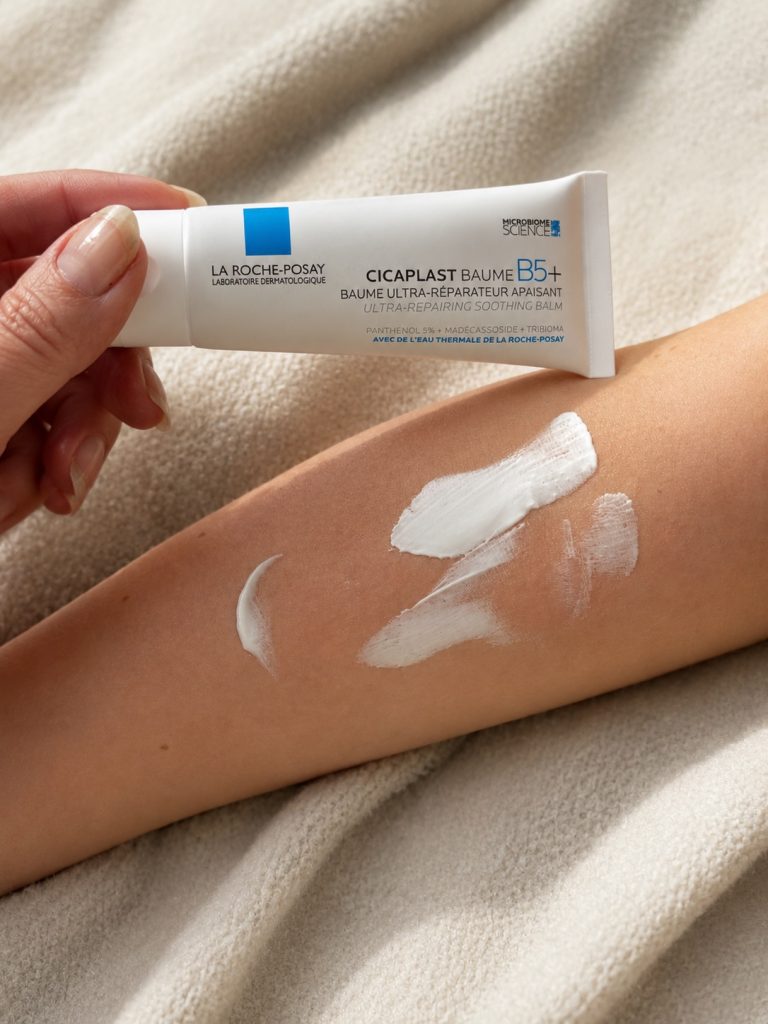 Anwendung vom La Roche Posay Cicaplast Baume B5+ auf empfindlicher Haut