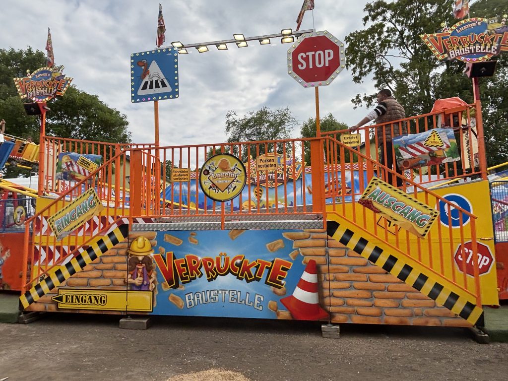 Kinderachterbahn Verrückte Baustelle auf der Kirmes Euskirchen
