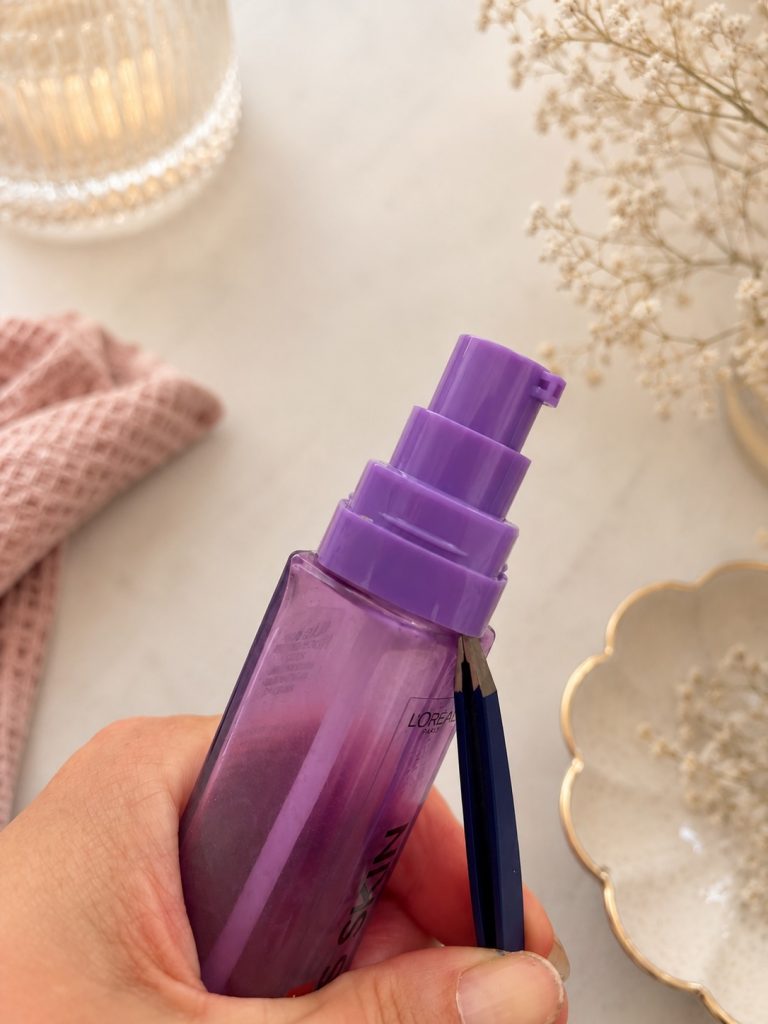 Revitalift Glass Skin Fluid mit Pinzette öffnen