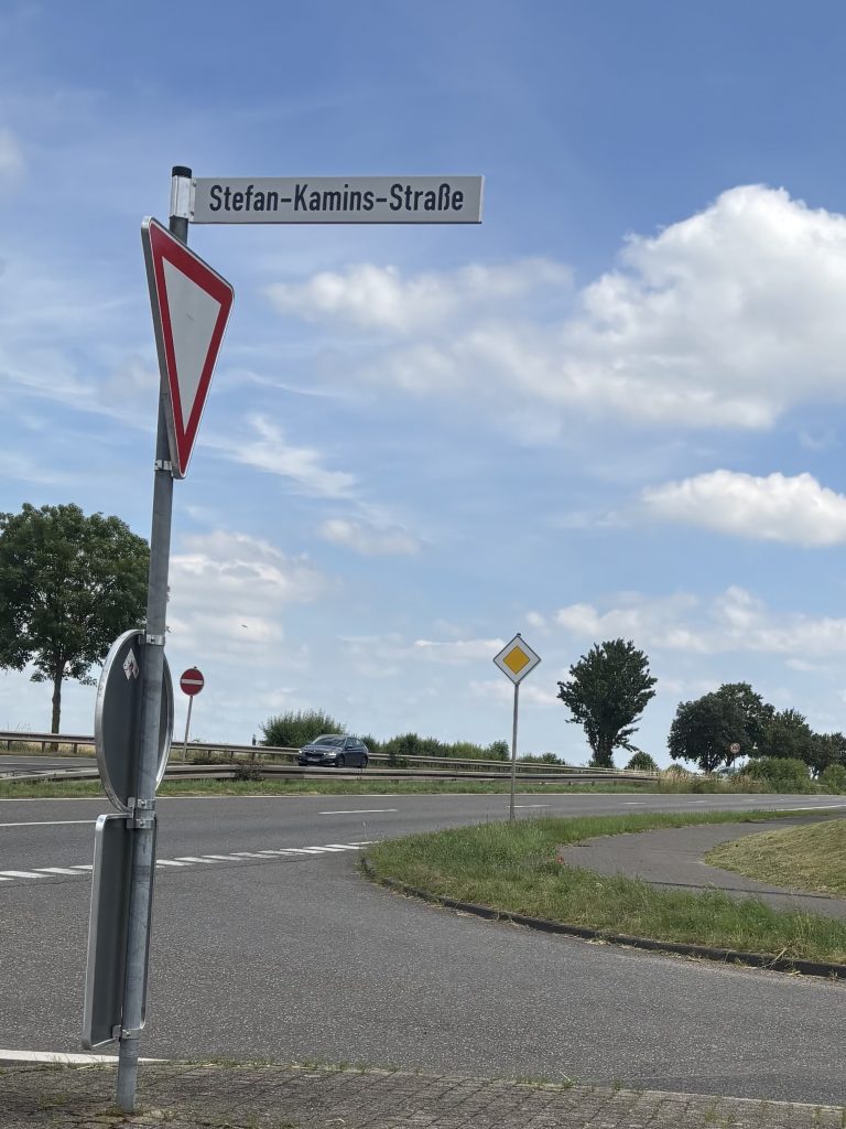 Stefan-Kamins-Straße vor der Mercator-Kaserne in Euskirchen
