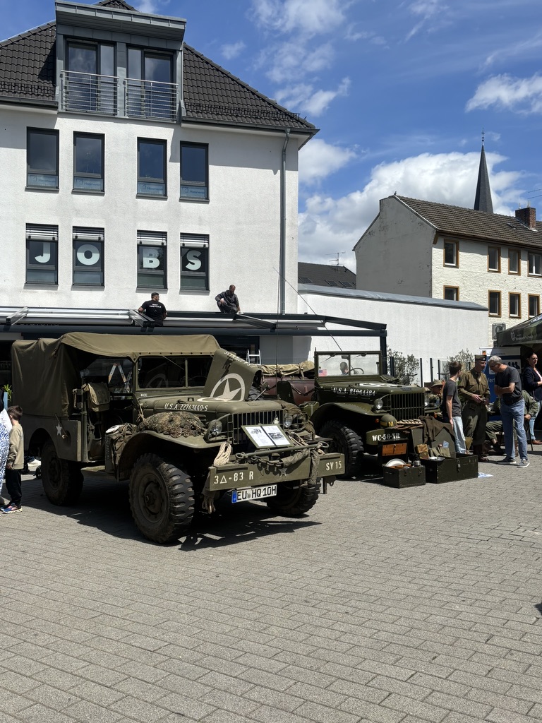 Historische Militärfahrzeuge beim Veteranentag Euskirchen